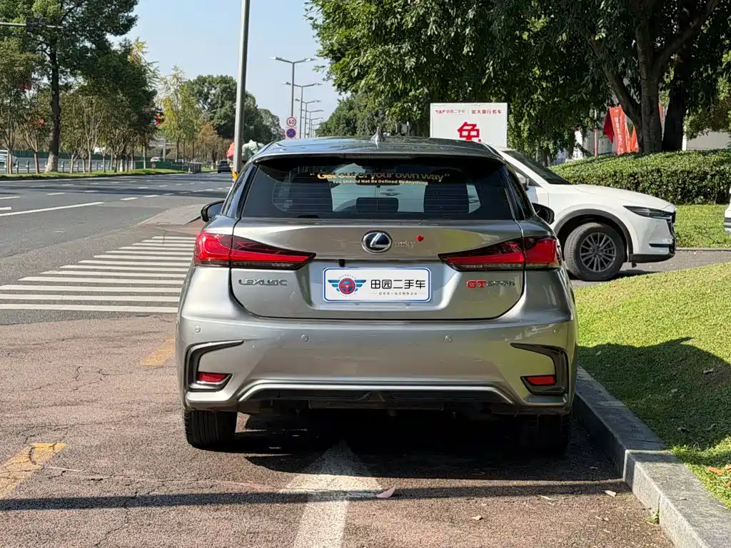 Фото 5 - Lexus CT