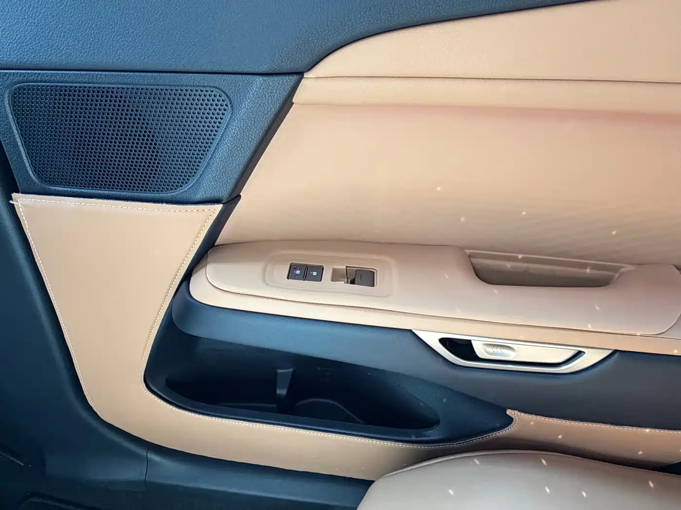 Lexus ES 2026 2025 Model 300h Base Version