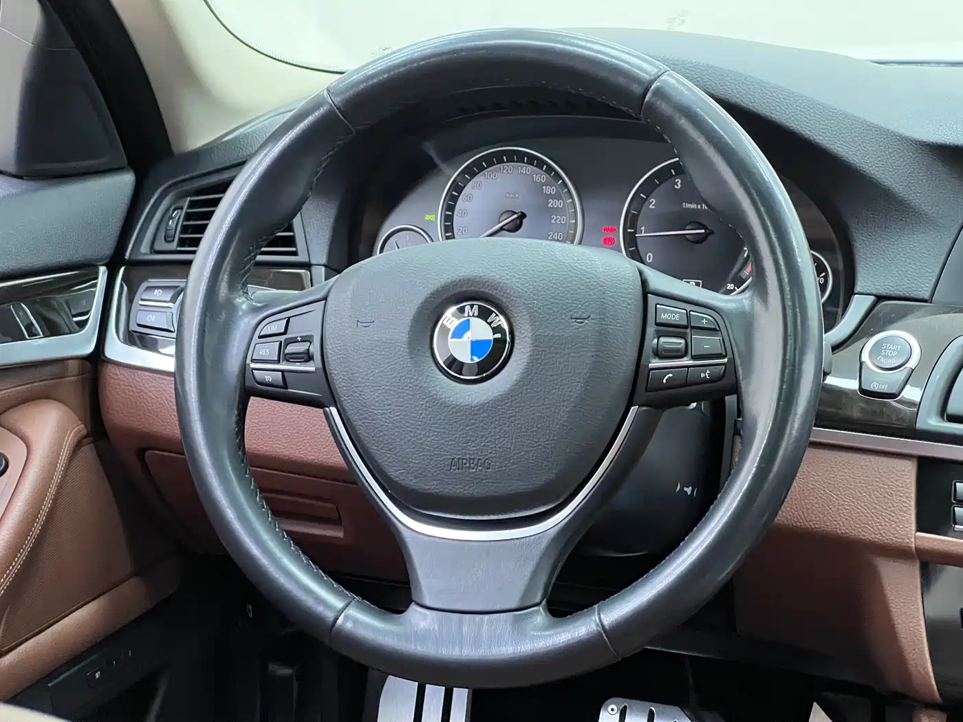 BMW 5 Series 2017 525Li Leading Edition фото 27