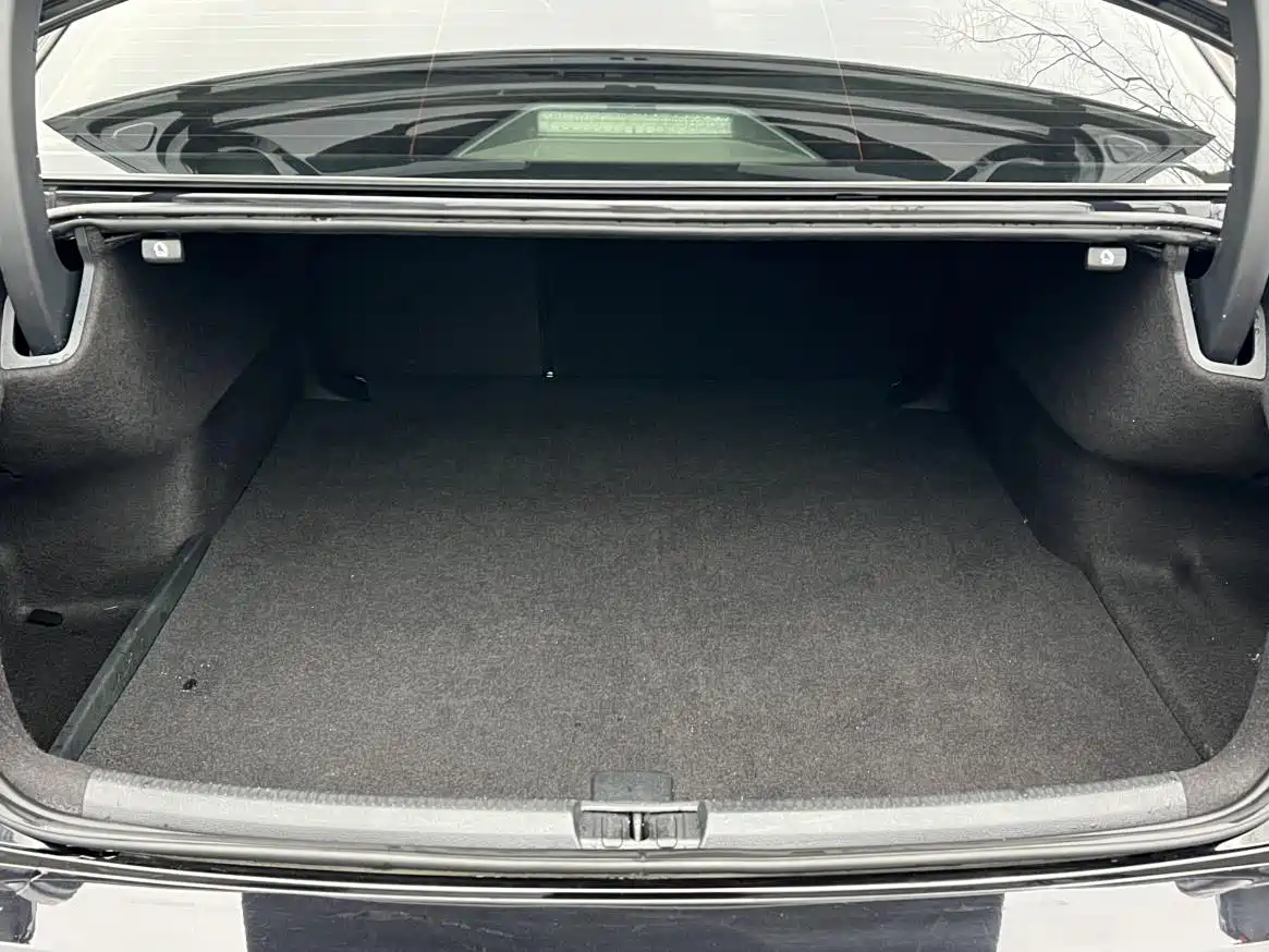 Volkswagen Passat 2017 330TSI DSG Luxury фото 14