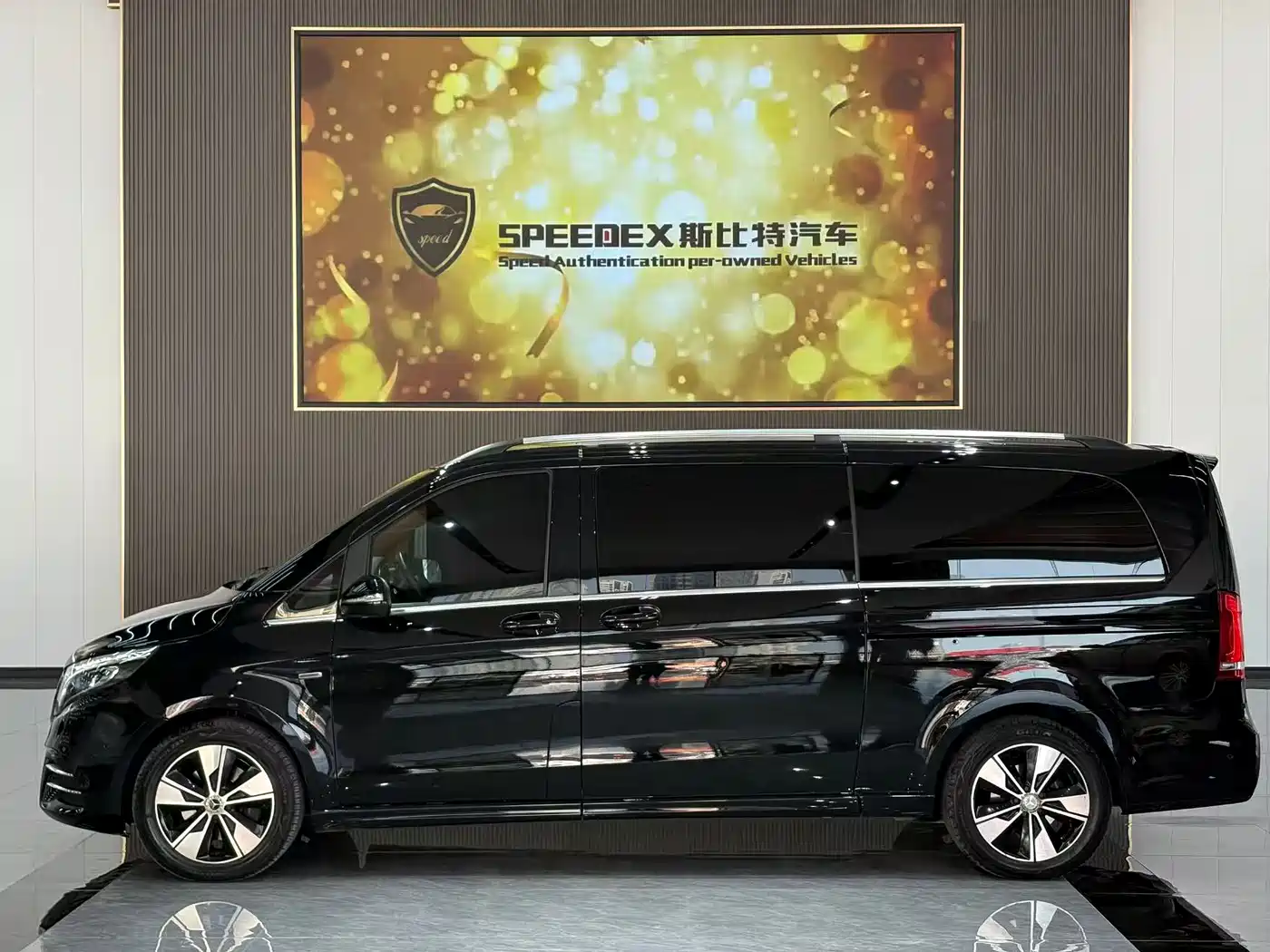 Mercedes-Benz V-Class 2021 V 260 L Long Wheelbase Luxury Edition фото 2