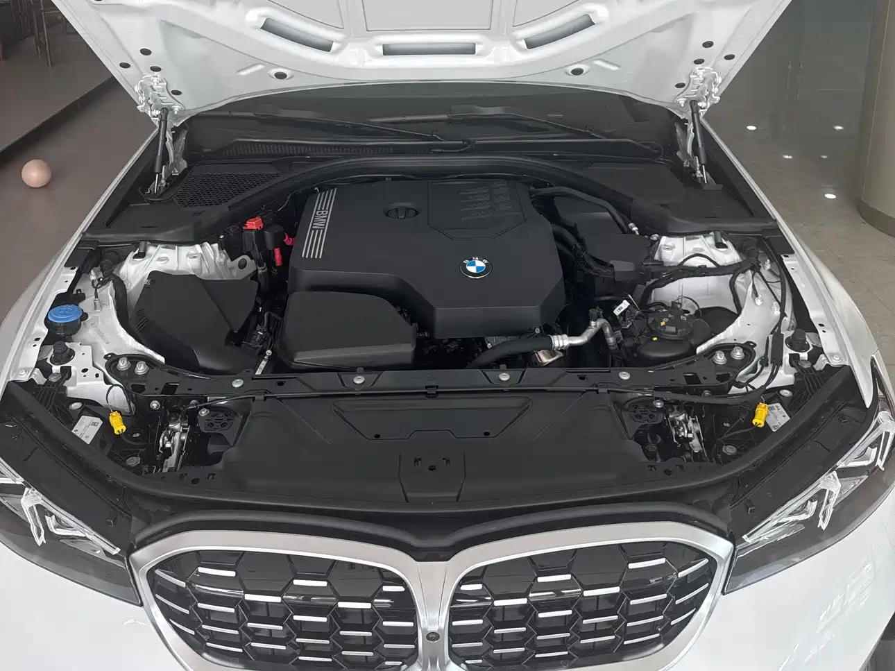 BMW 3 Series 2024 325i M Sport Package фото 14