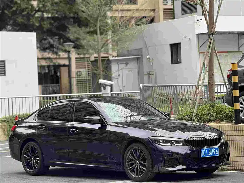 BMW 3 Series 2022 325i M Sport Shadow Edition фото 2