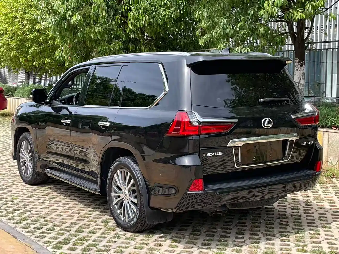 Lexus LX 2017 570 Dynamic Luxury фото 6