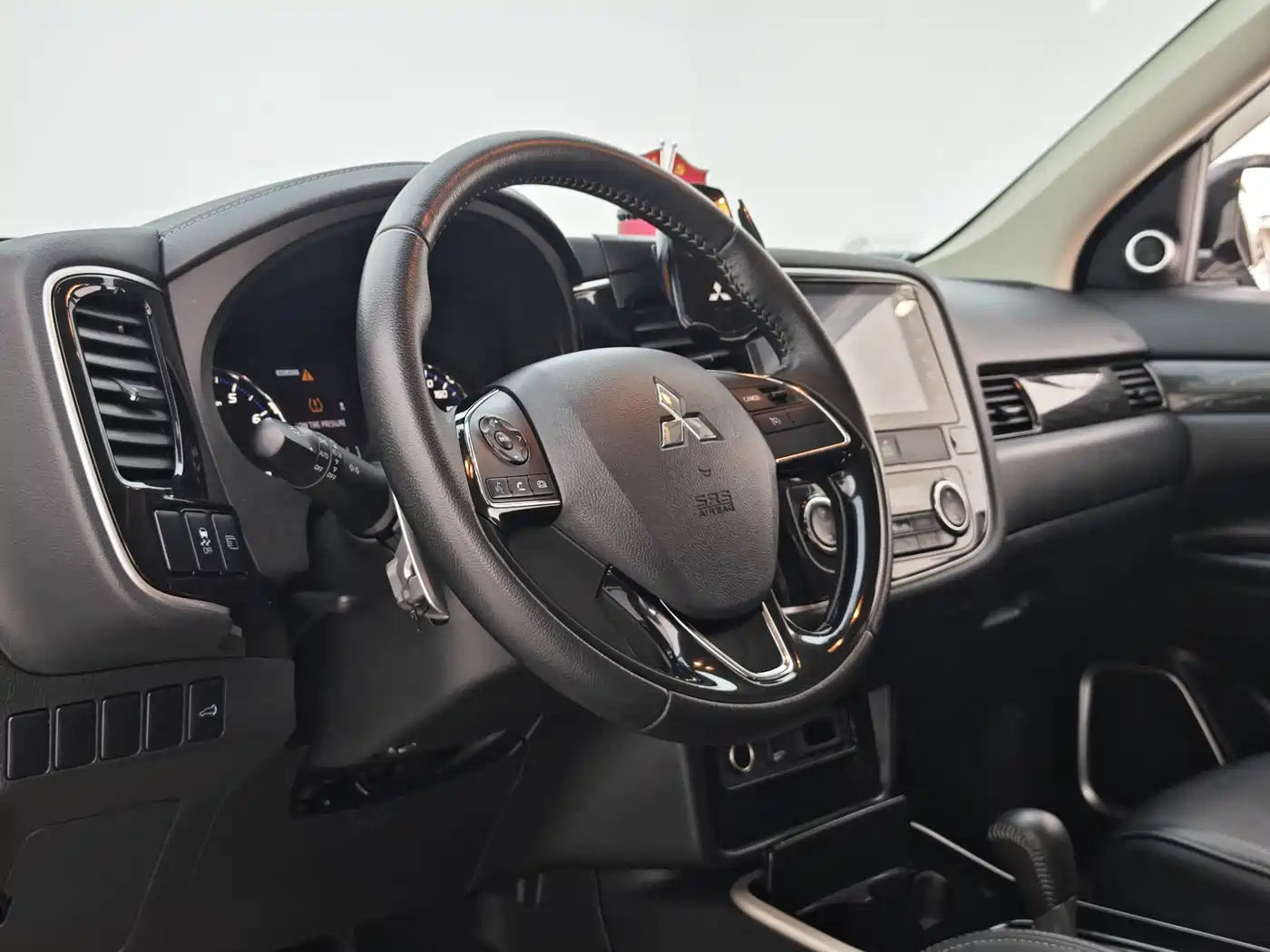 Mitsubishi Outlander 2019 2.4L 4WD Deluxe Edition 5-Seater China VI фото 23