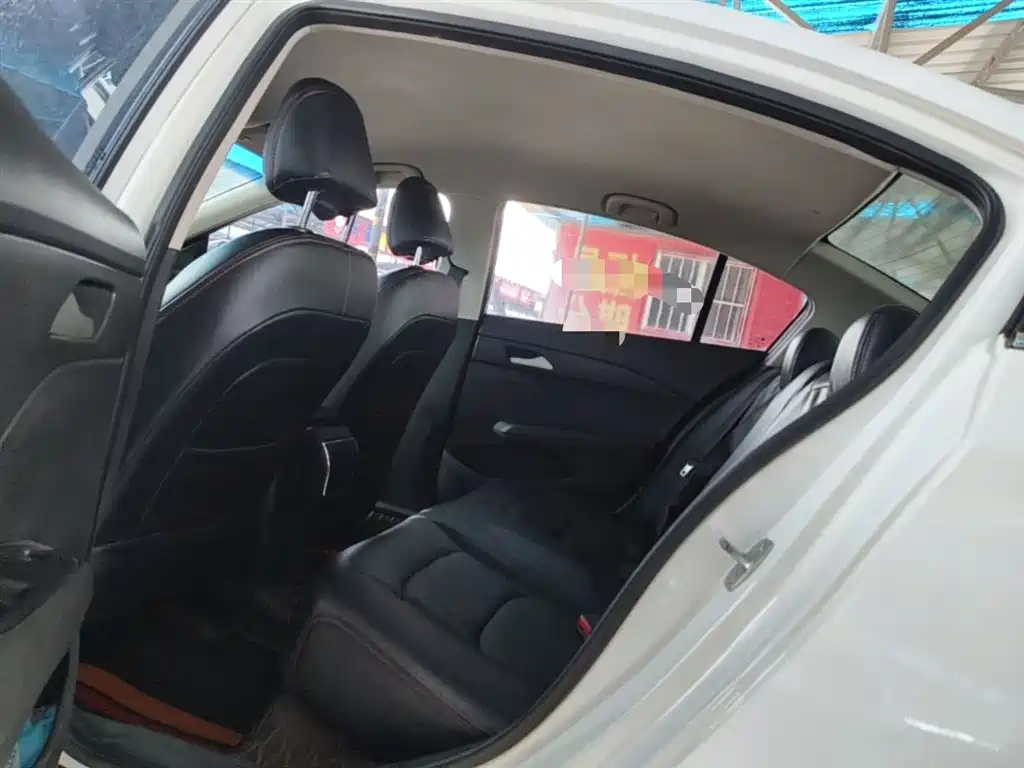 Chevrolet Cavalier 2016 1.5L Manual Enjoyment Edition фото 17