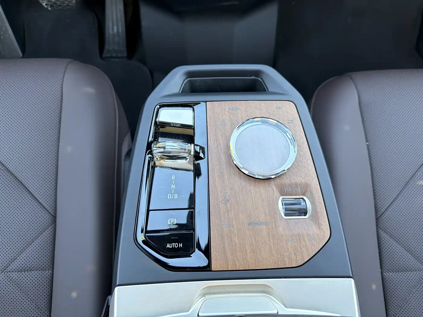 BMW iX 2023 xDrive40 фото 13