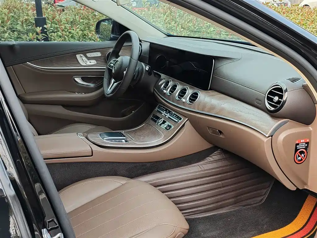 Mercedes-Benz E-Class 2019 E 300 L Fashion фото 8