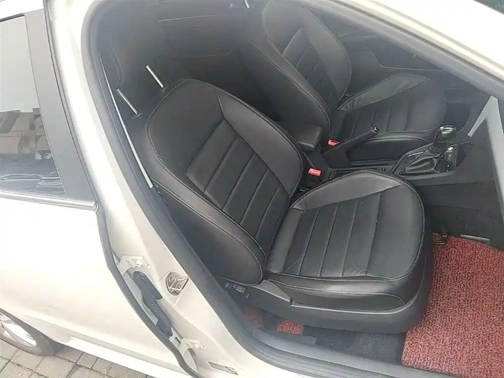 Volkswagen Lavida 2017 1.6L Automatic Comfort Edition фото 25