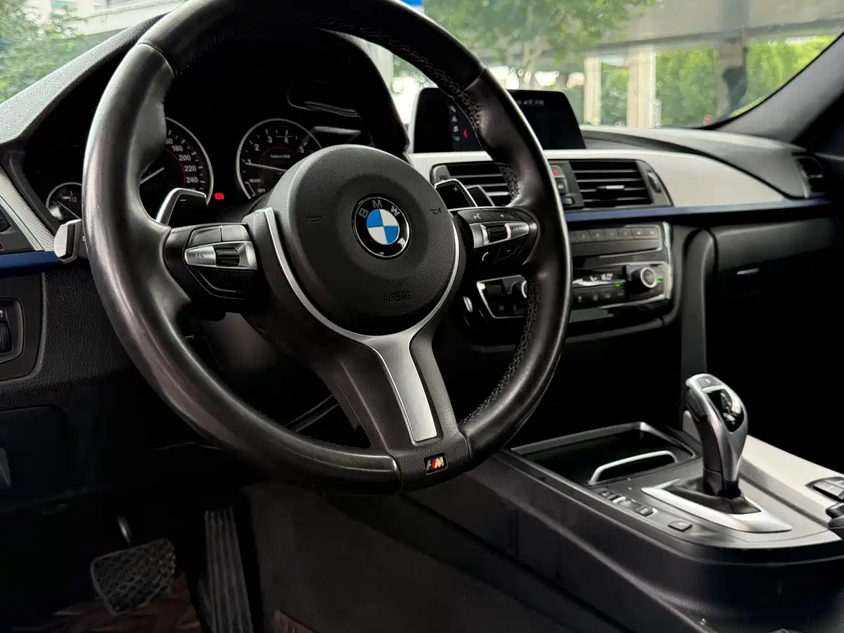 BMW 3 Series 2018 320i M Sport Package фото 6