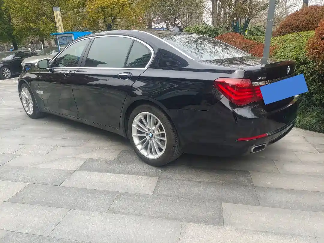 Фото 2 - BMW 7 Series