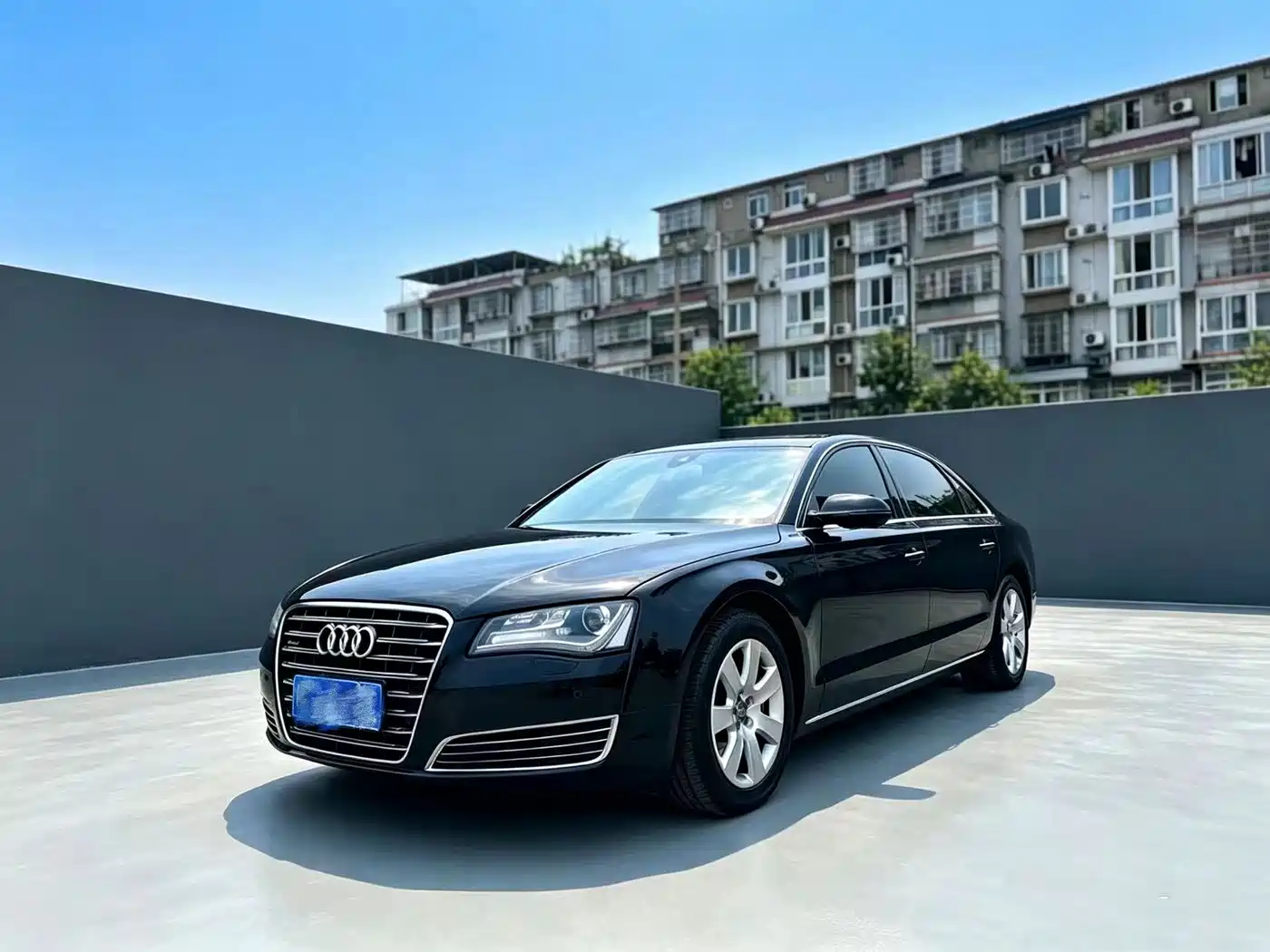 Фото 1 - Audi A8