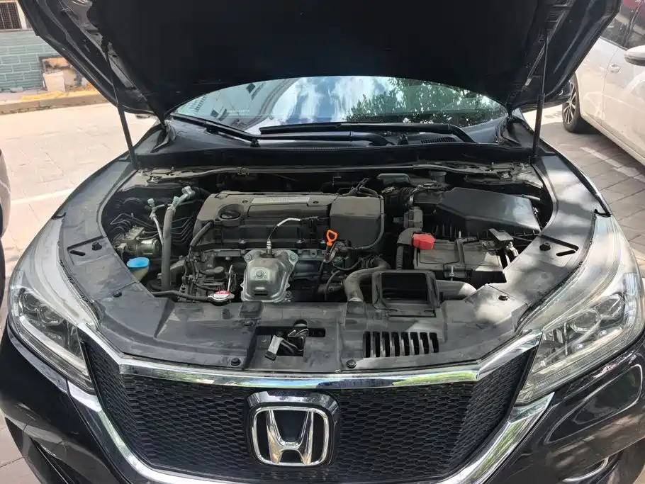 Фото 9 - Honda Accord