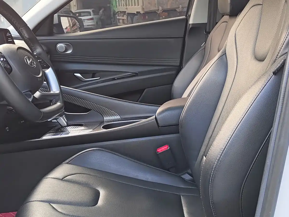 Hyundai Elantra 2021 1.5L CVT GLX Elite Edition фото 10