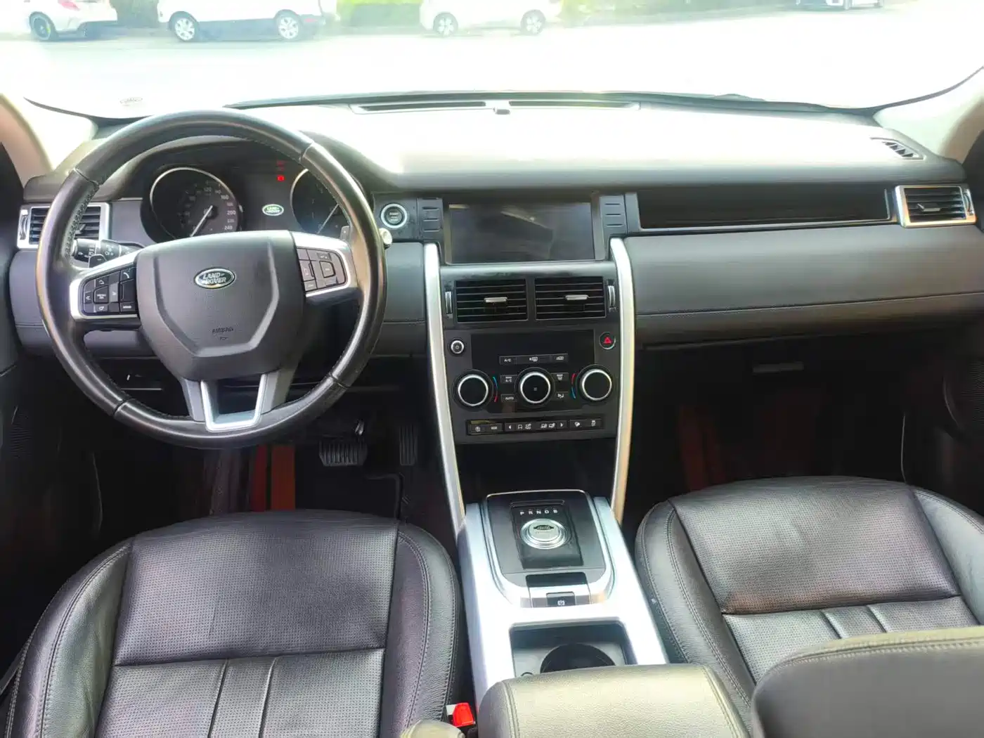 Land Rover Discovery Sport 2018 240PS SE Edition фото 4
