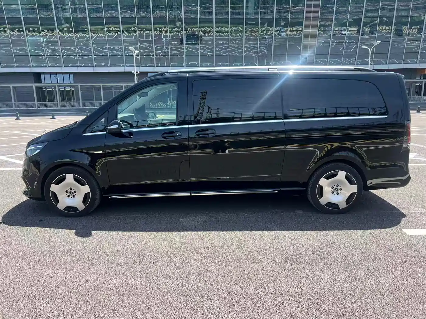 Mercedes-Benz V-Class 2024 V 300 L Long Wheelbase Luxury Edition фото 3