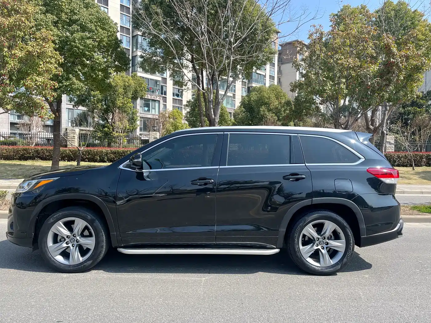 Toyota Highlander 2021 2.0T FWD Luxury 7-Seater фото 4