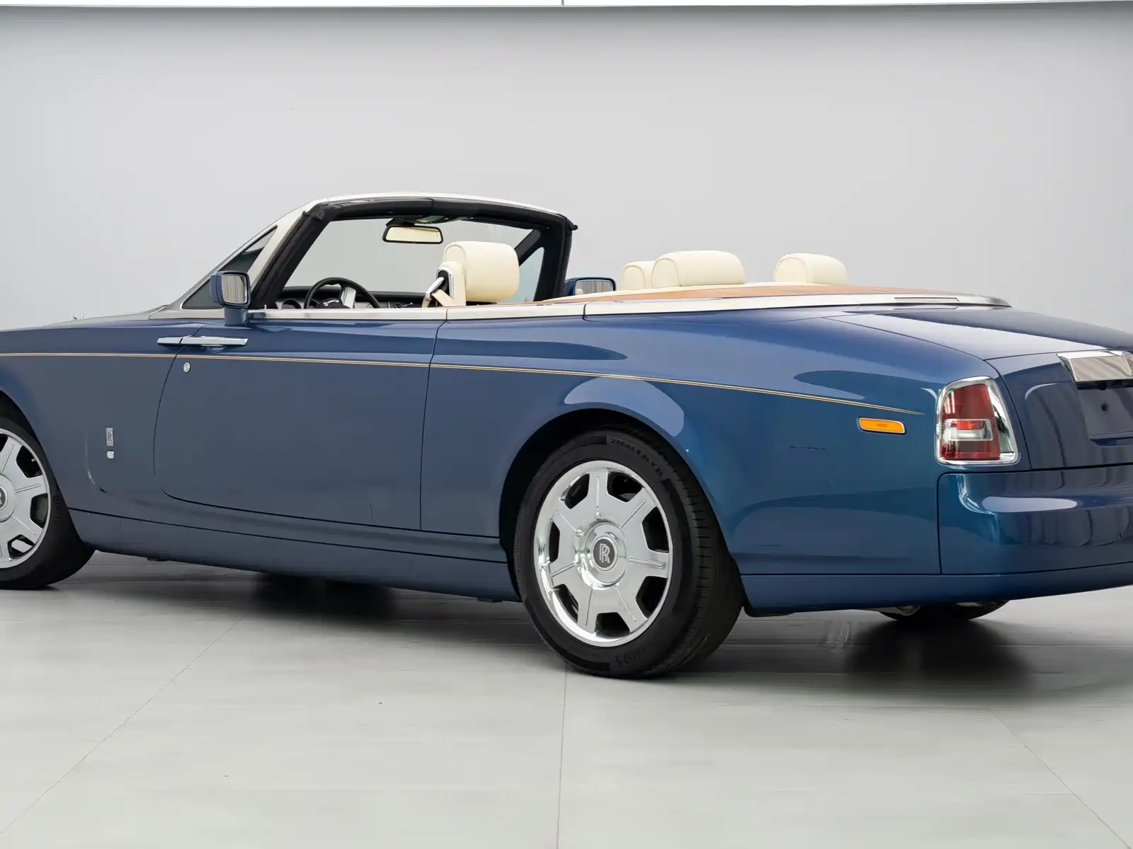 Фото 6 - Rolls-Royce Phantom