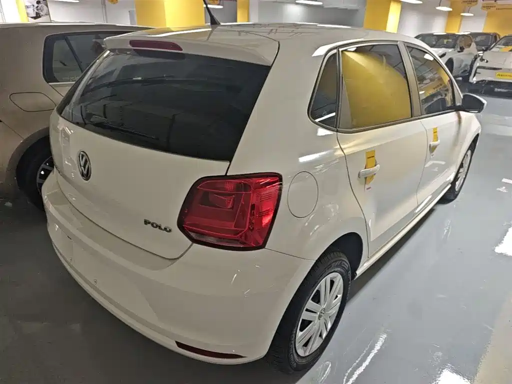 Volkswagen Polo 2016 1.4L Automatic Trend фото 7