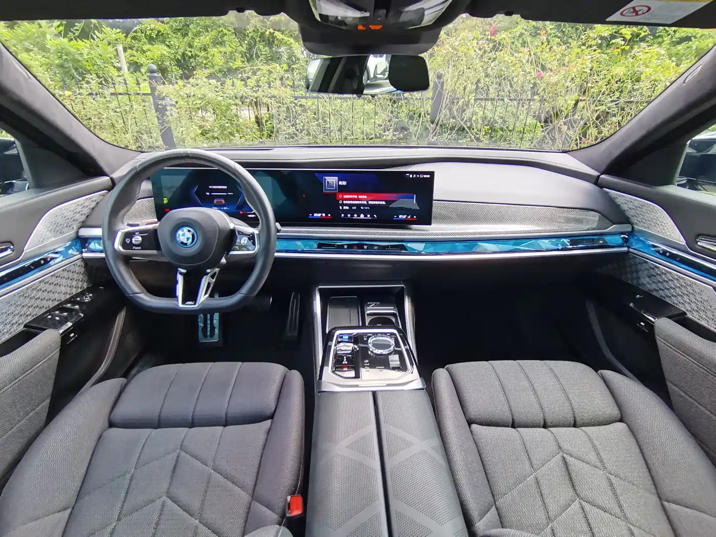 BMW i7 M70L 2024 2023 M70L