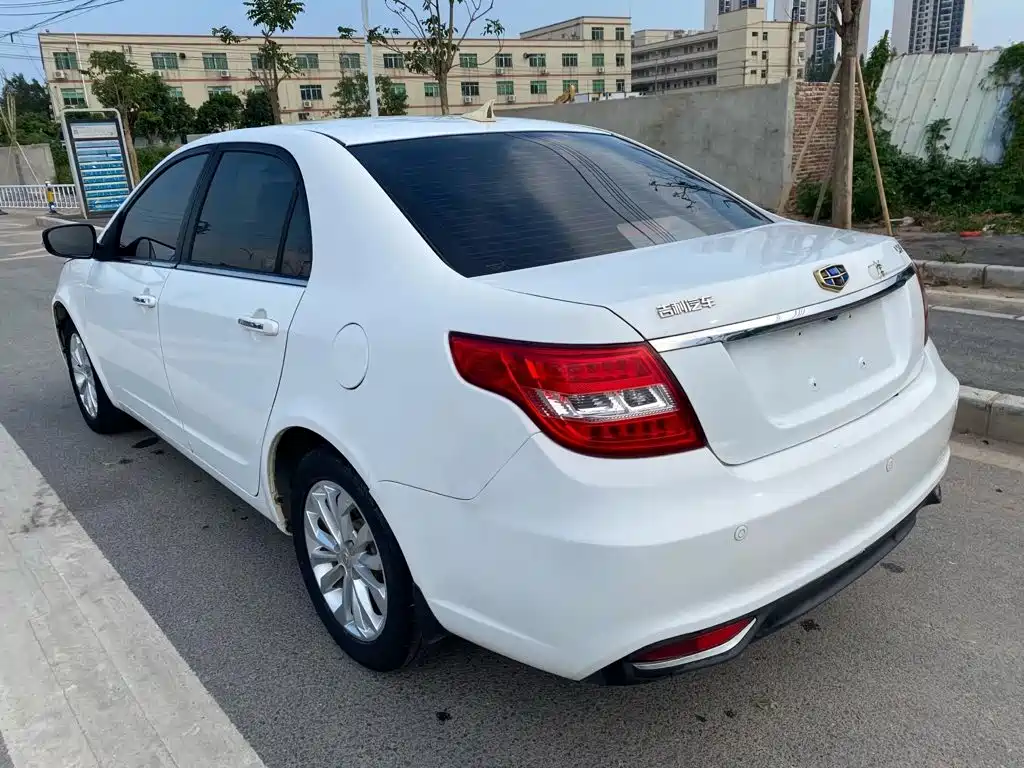 Фото 9 - Geely Vision