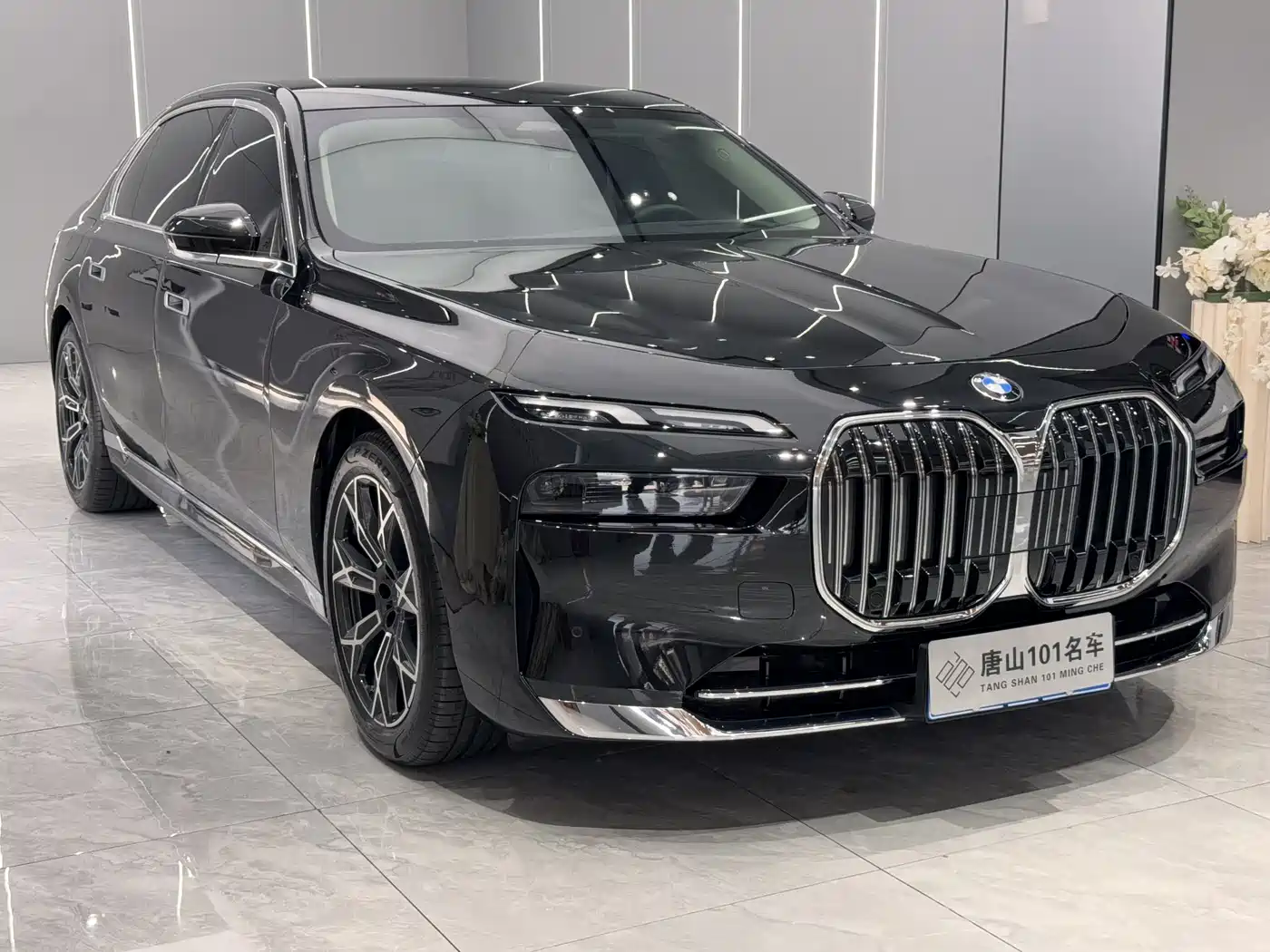 BMW 7 Series 2026 735Li Luxury Package фото 3