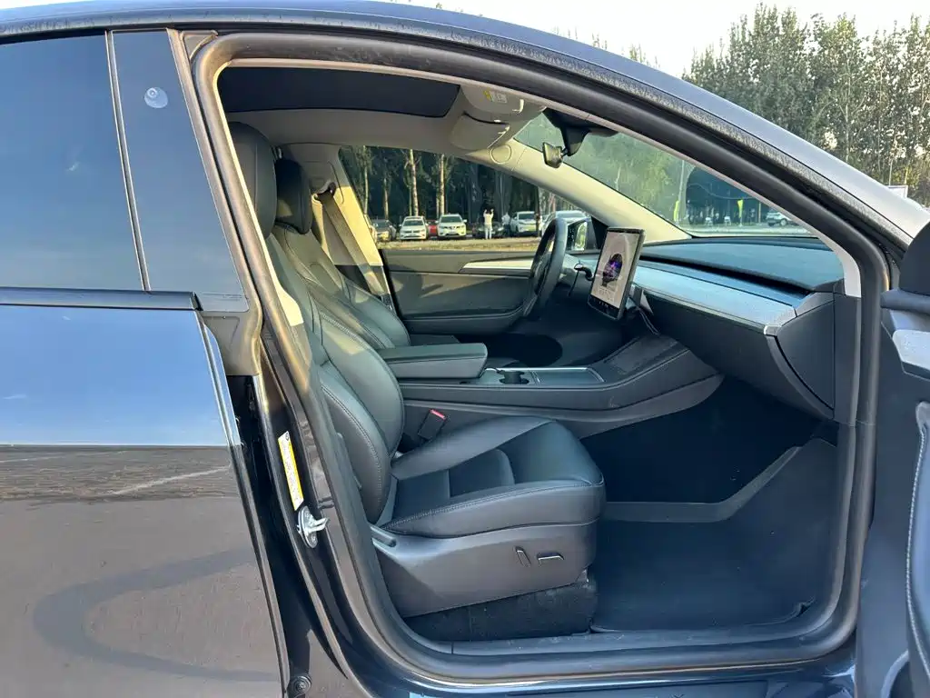 Фото 14 - Tesla Model Y