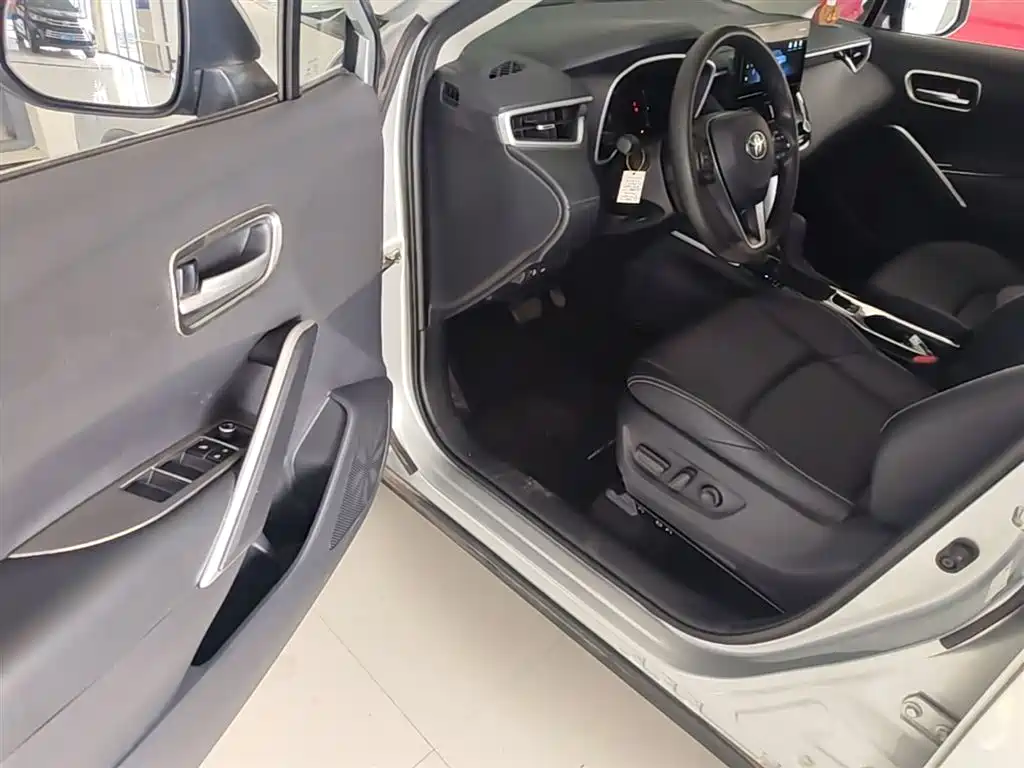 Toyota Frontlander 2023 2.0L CVT Luxury Edition фото 12