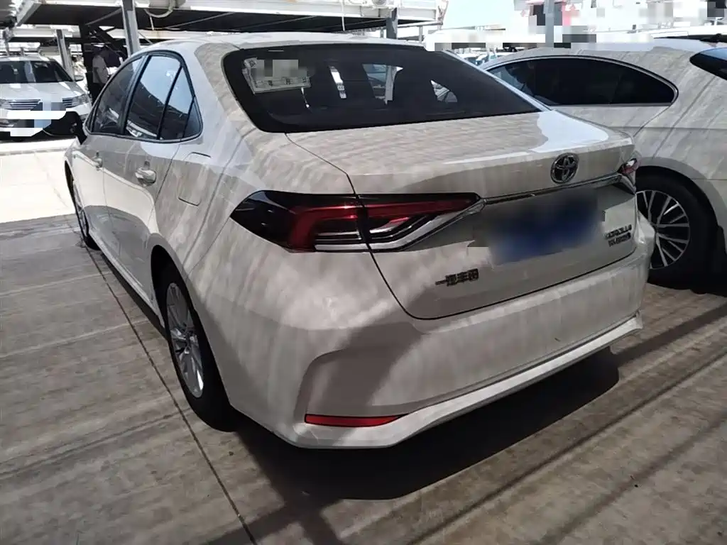 Toyota Corolla 2023 1.8L Smart Hybrid Dual Engine Elite Edition фото 5