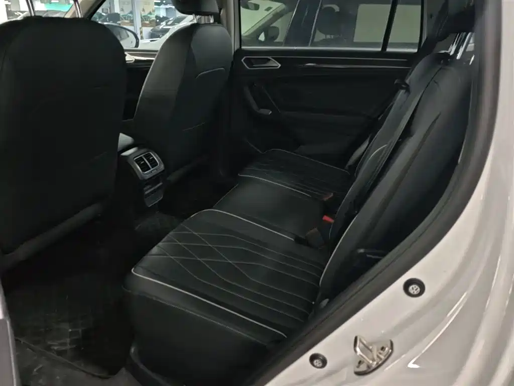 Volkswagen Tiguan L 2024 Outstanding 300TSI Auto 2WD Dragon Soaring Edition фото 13