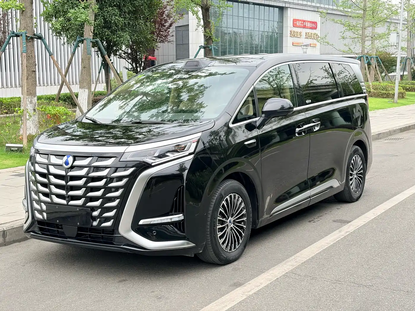 Denza D9 2025 DM-i Smart Drive Edition 1020 AWD Premium