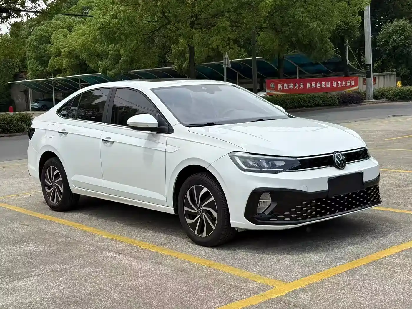 Volkswagen Lavida 2024 Model 1.5L Automatic Delight Edition фото 3