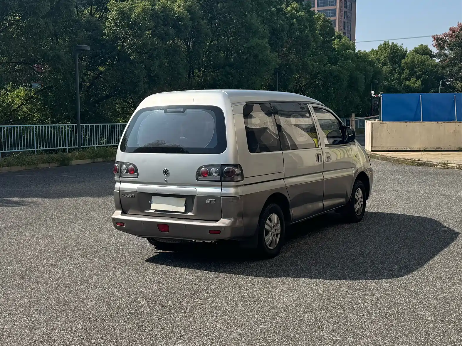 Photo 6 - Dongfeng Fengxing Lingzhi