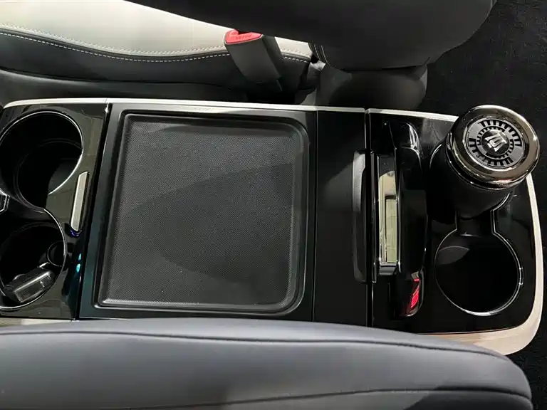 Toyota Sienna 2013 3.5L 4WD Automatic фото 24
