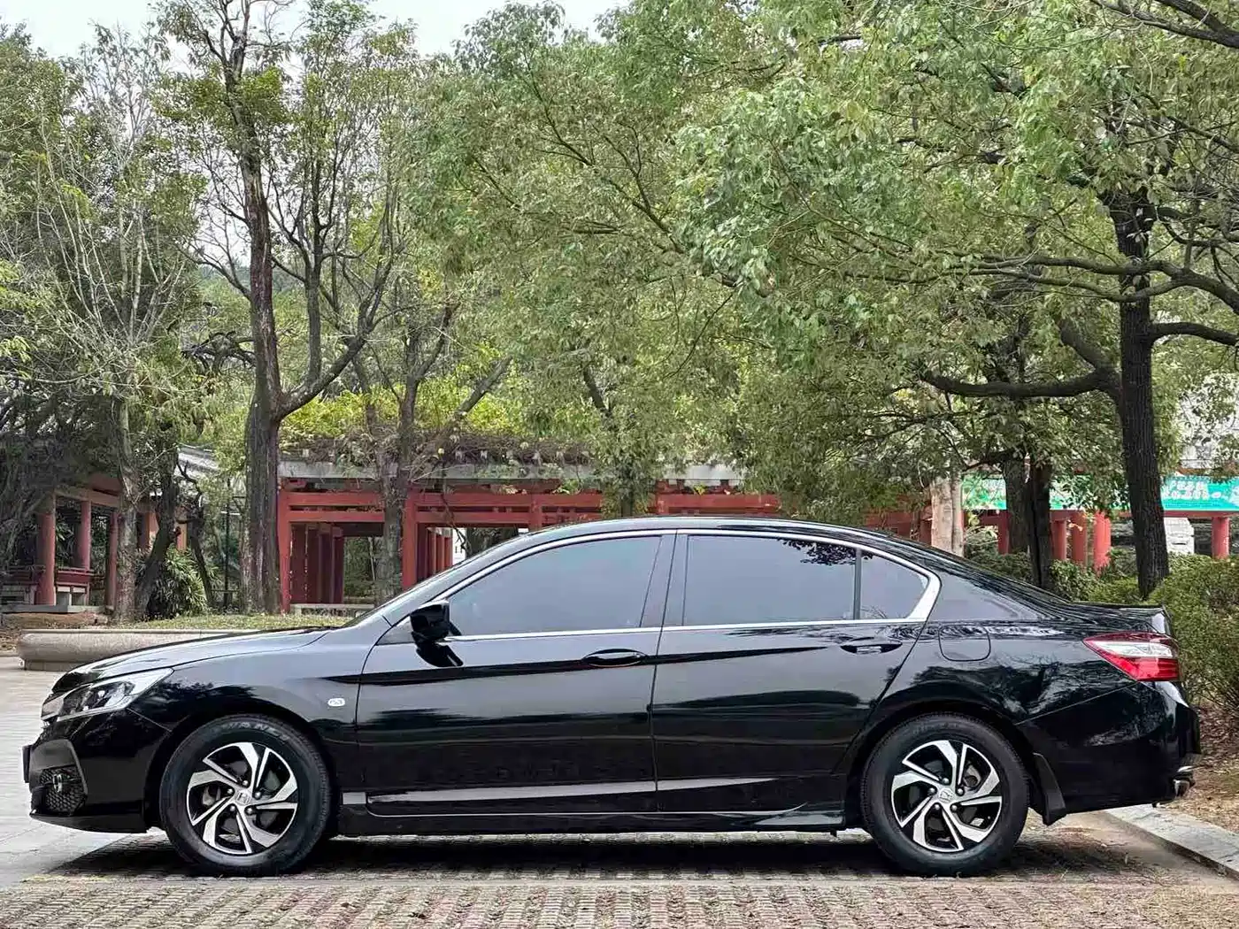 Honda Accord 2016 2.0L Comfort Edition фото 6