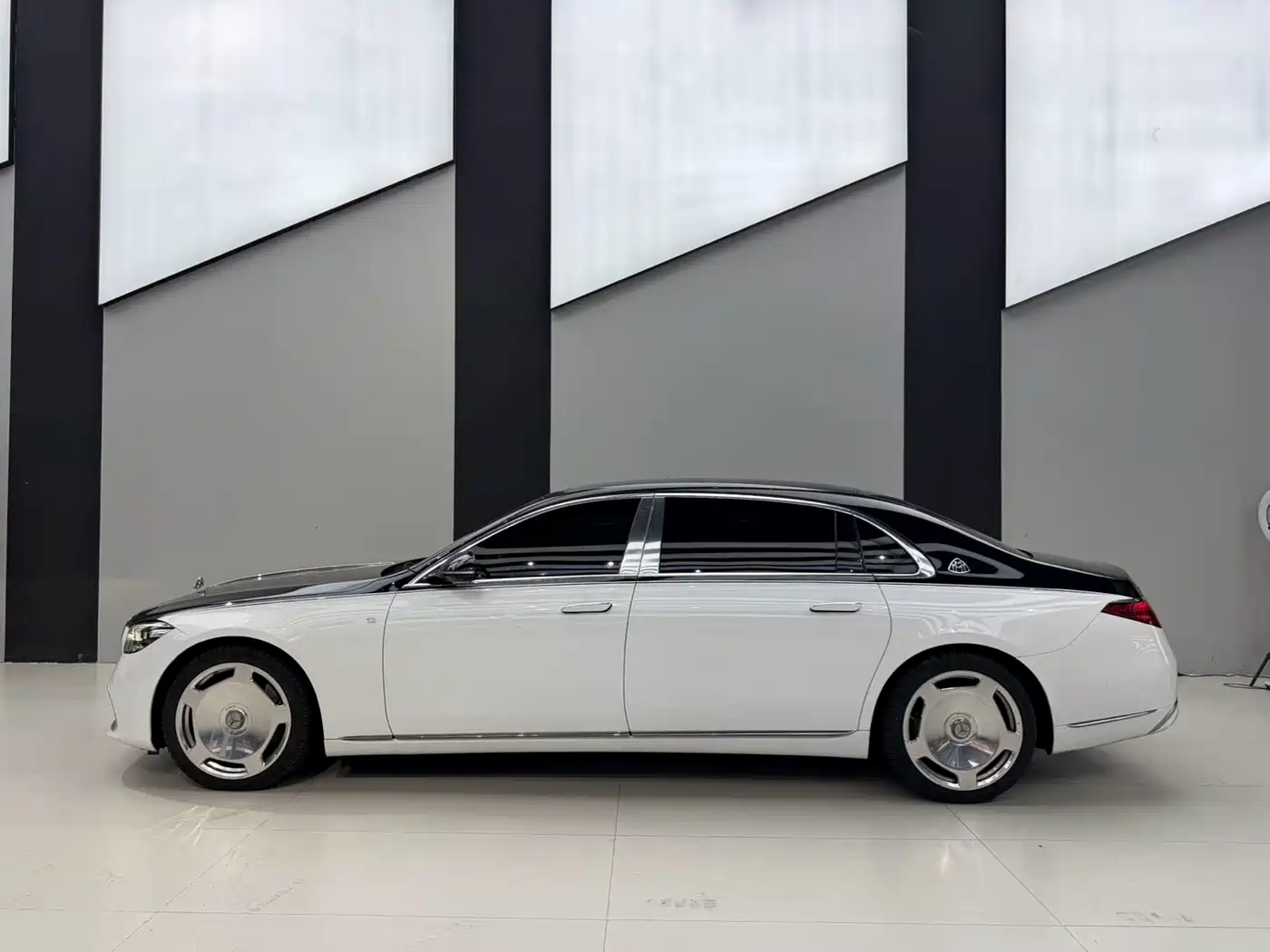 Mercedes-Benz Maybach S-Class 2022 S 480 4MATIC Intelligent Premium Special Edition фото 3