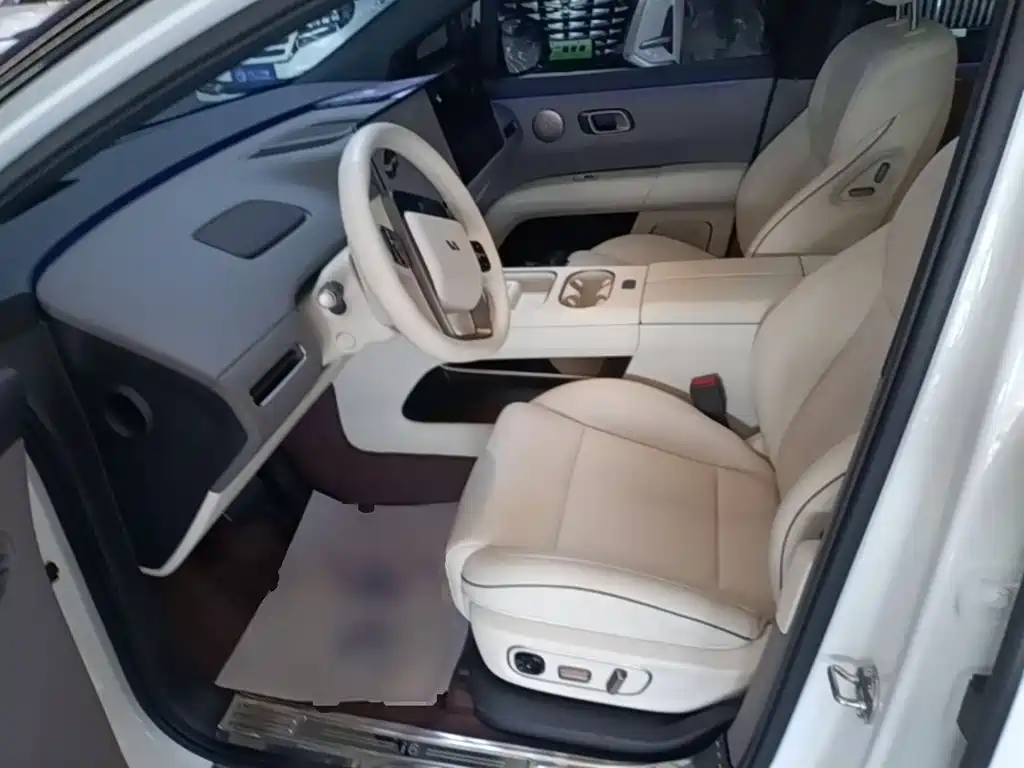 Li Auto i6 2026 2025 2WD Base Model