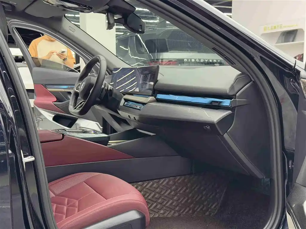 BMW 5 Series 2024 530Li Premium M Sport Package фото 8
