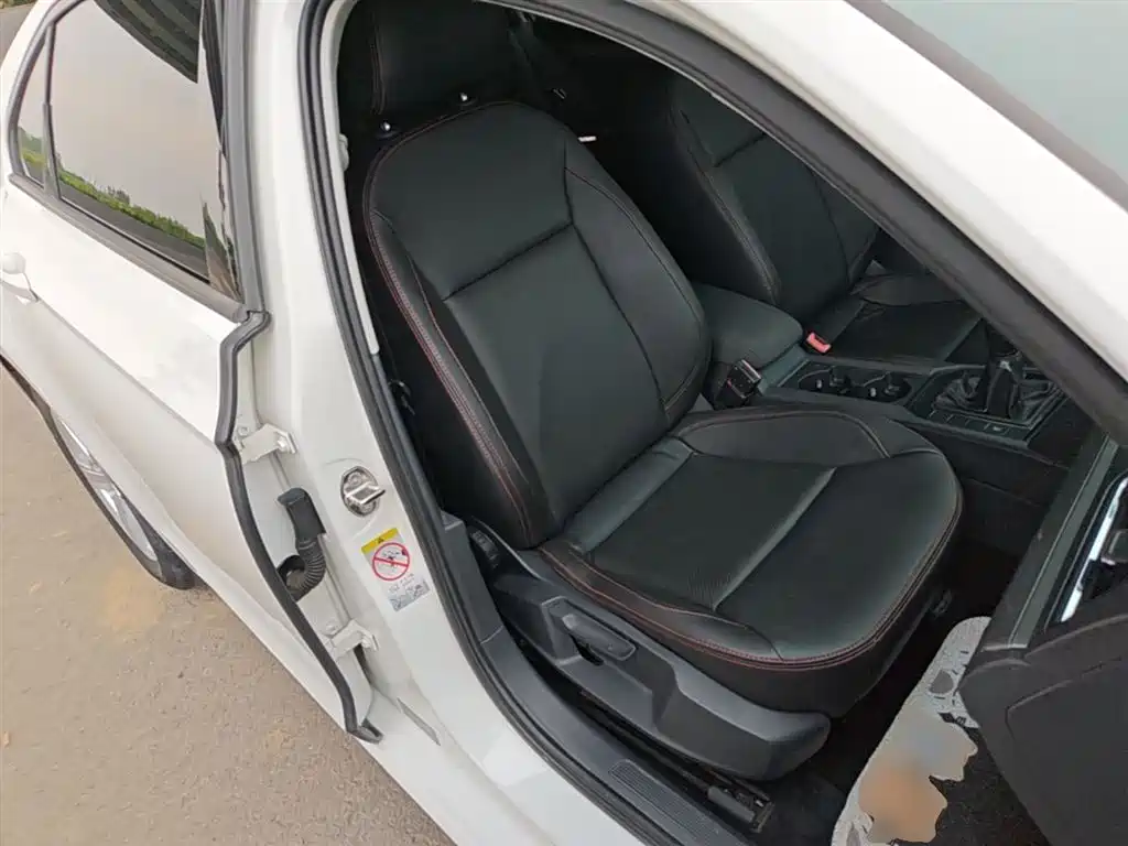 Volkswagen Lamando 2015 230TSI Manual Style Edition фото 25
