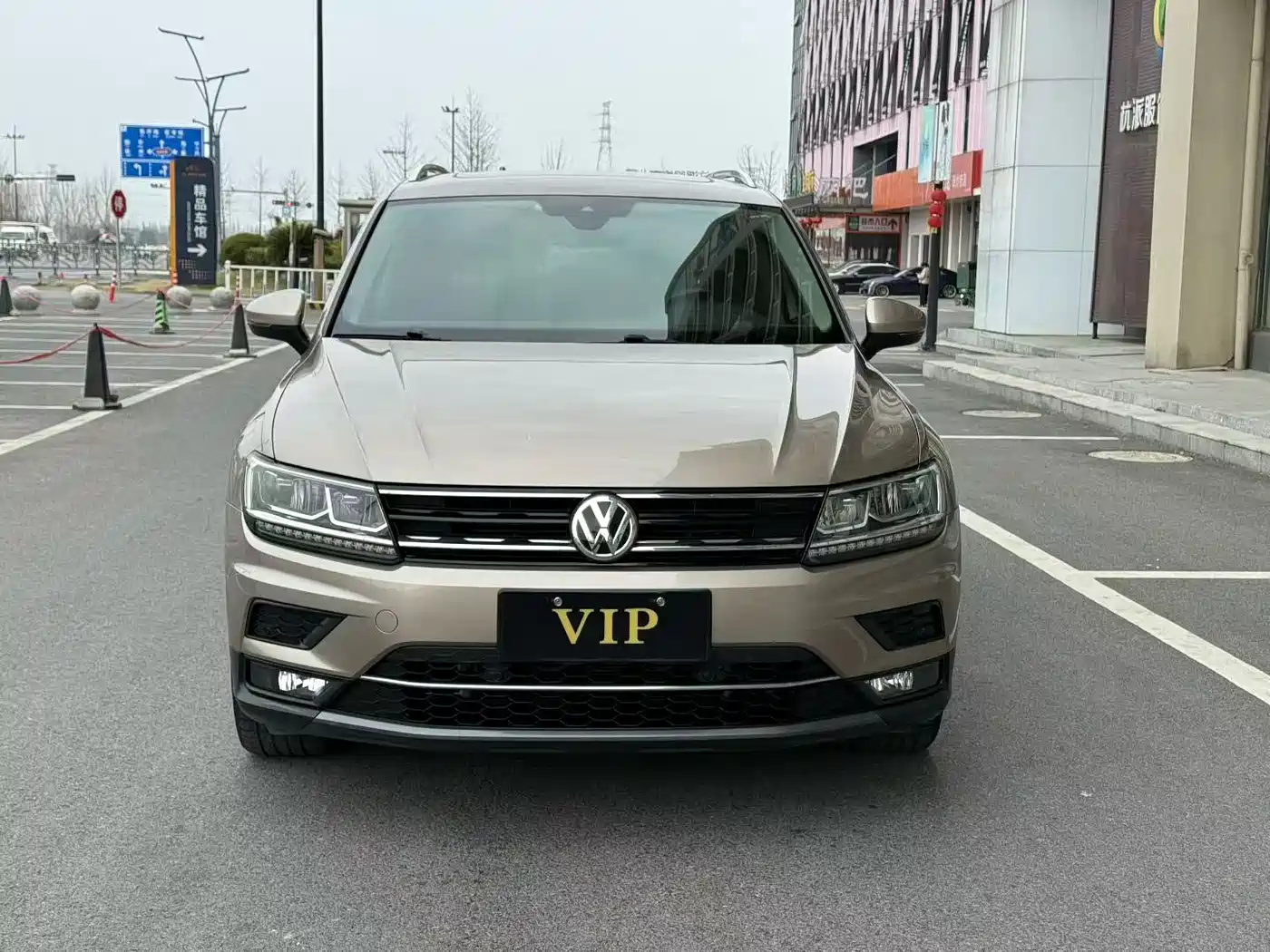 VOLKSWAGEN TIGUAN
