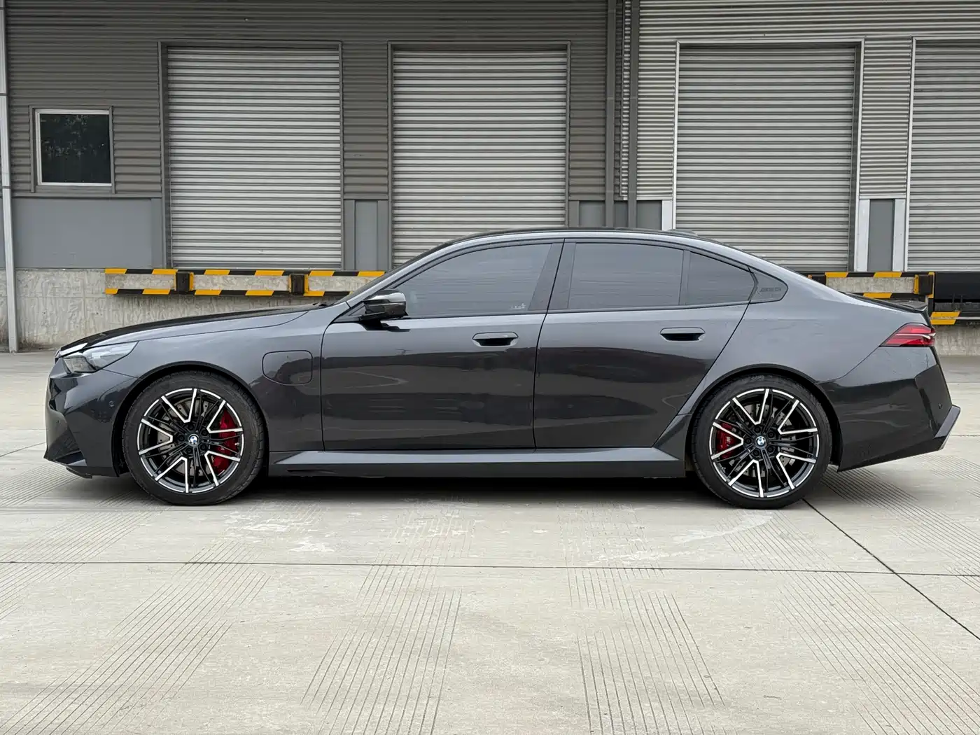 BMW M5 New Energy 2025 M5 фото 27