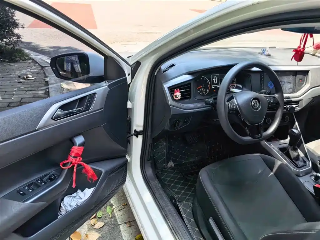 Volkswagen Polo 2019 Plus 1.5L Automatic Panorama Enjoyment Edition фото 14