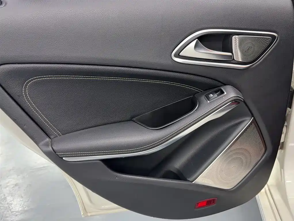 Mercedes-Benz CLA (Import) 2016 CLA 200 Sport фото 17