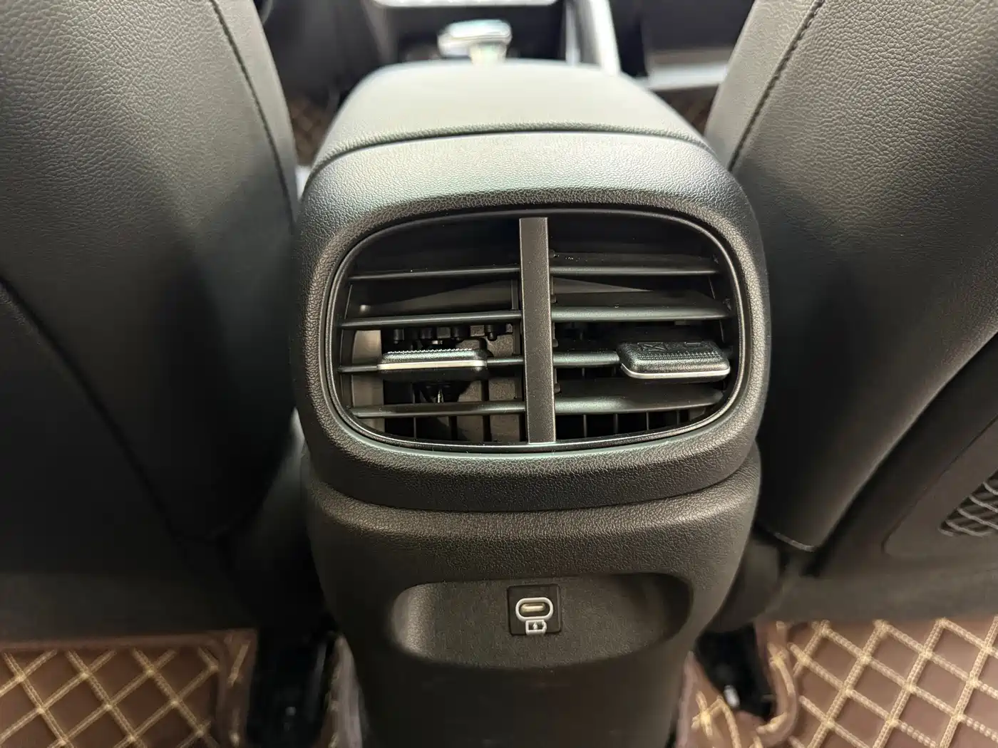 Hyundai Elantra 2023 Model 1.5L CVT LUX Premium Edition фото 12