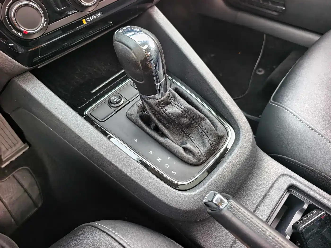 Volkswagen Sagitar 2015 230TSI Automatic Comfort фото 5