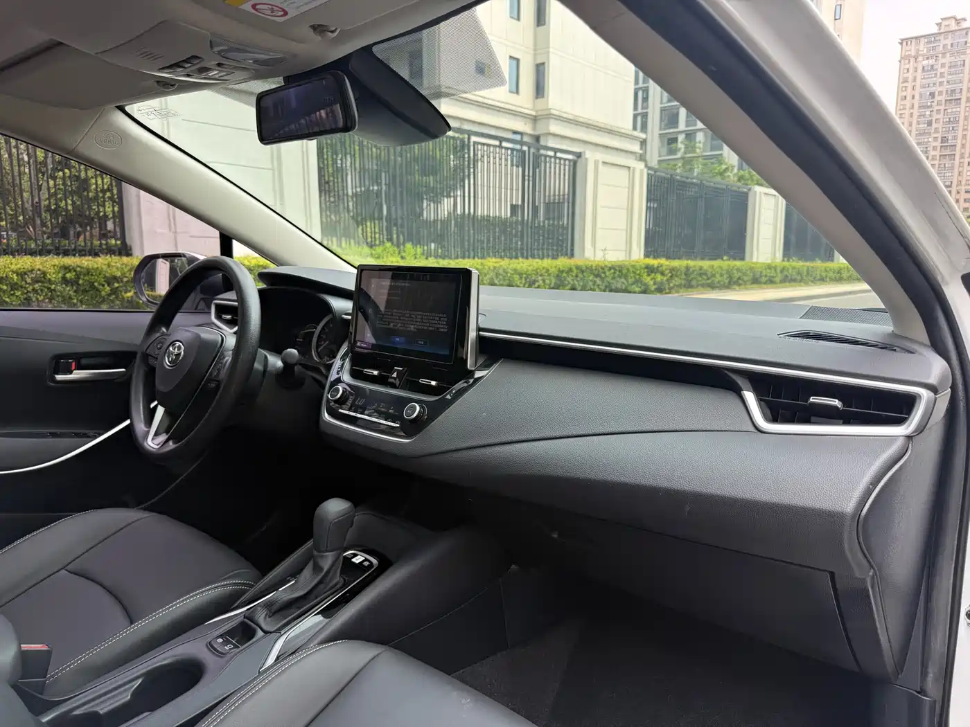 Toyota Corolla 2021 Hybrid 1.8L E-CVT Pioneer Edition фото 17