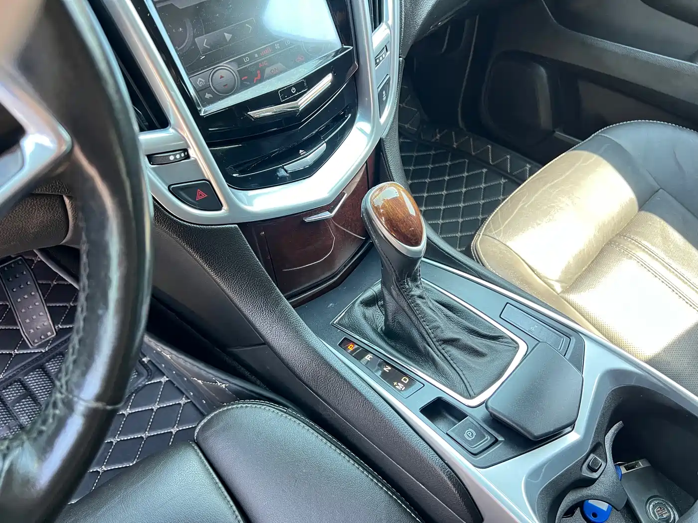 Cadillac SRX 2014 3.0L Luxury Model фото 9