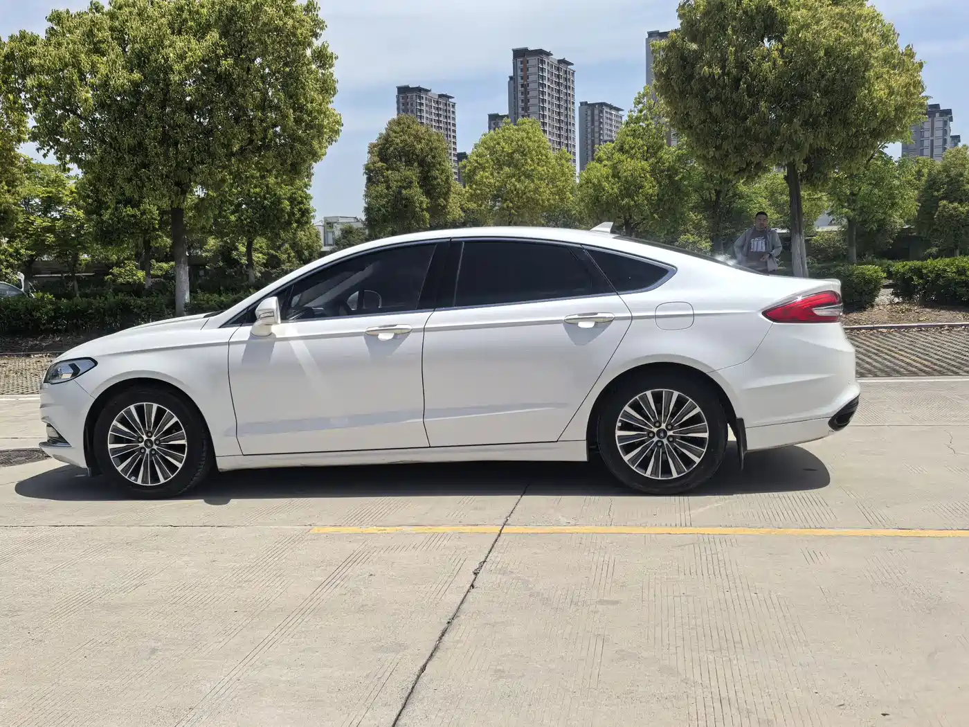 FORD MONDEO