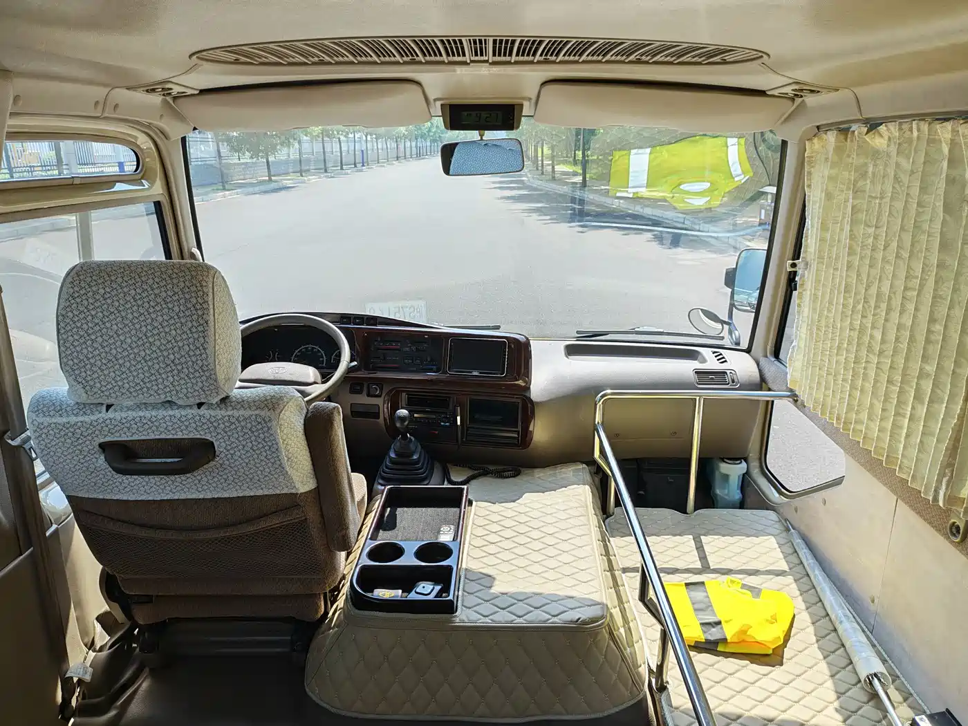 Toyota Coaster 2007 2.7L Gasoline Premium Edition 20-seater фото 7
