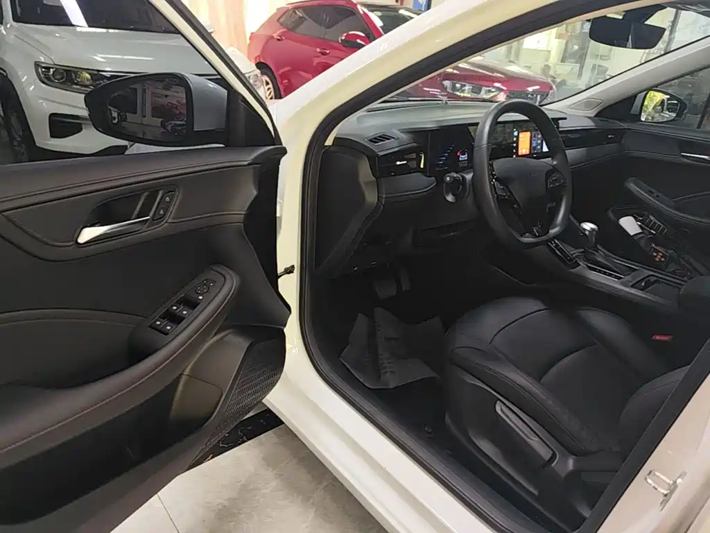 Roewe i5 2025 2023 1.5L CVT Luxury Edition
